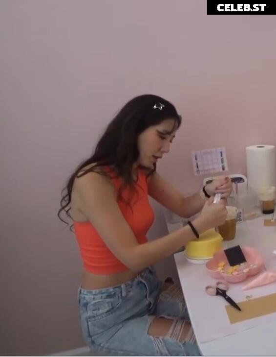Fuslie (Leslie) Image 24237135