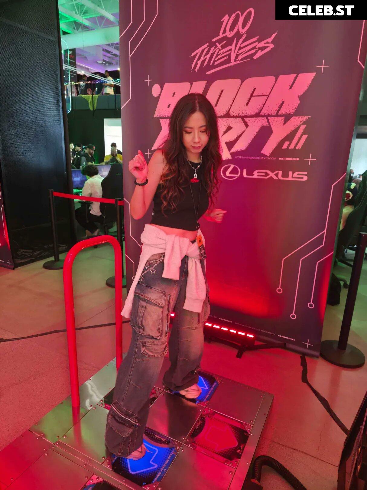 Fuslie (Leslie) Image 24237162