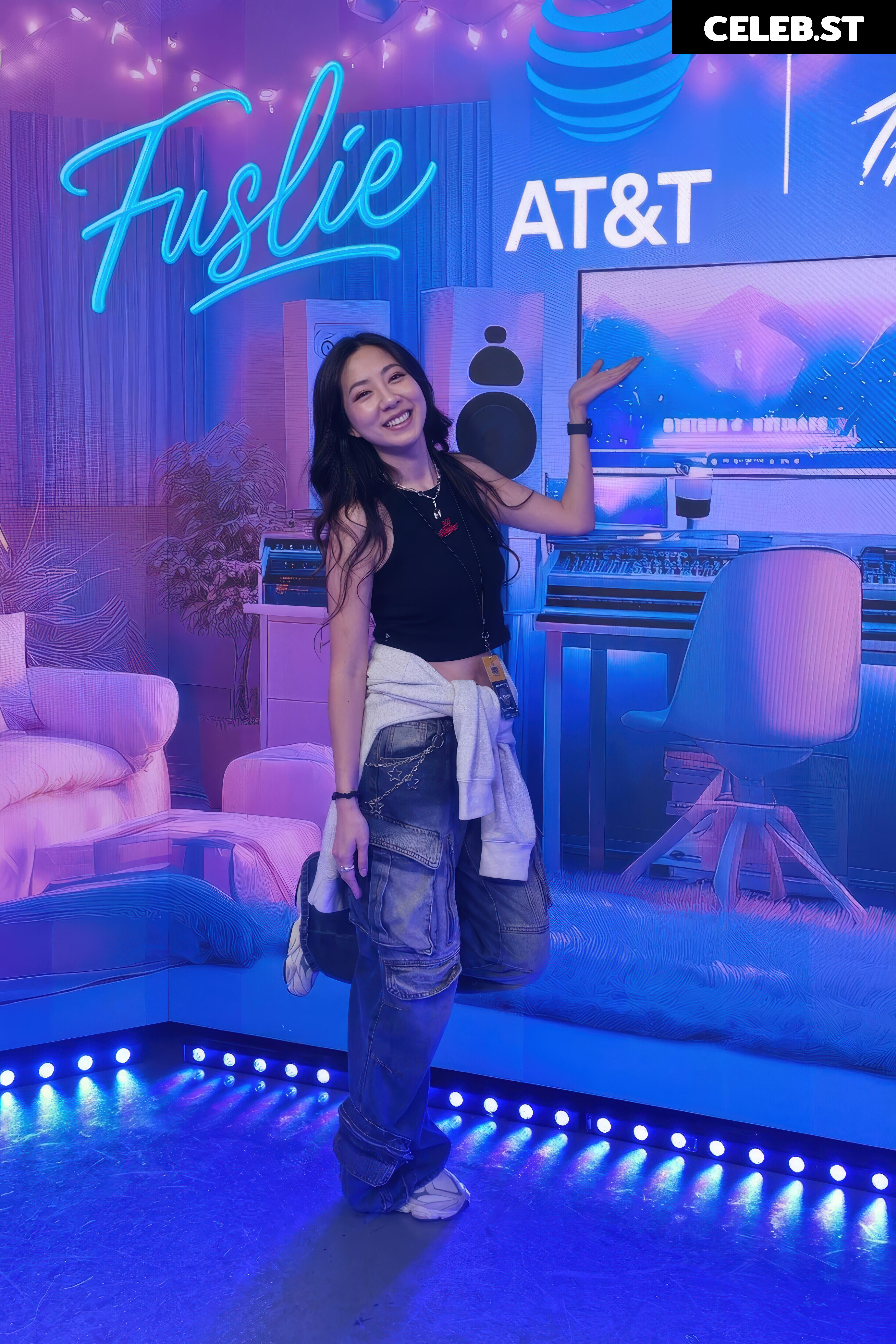 Fuslie (Leslie) Image 24237159