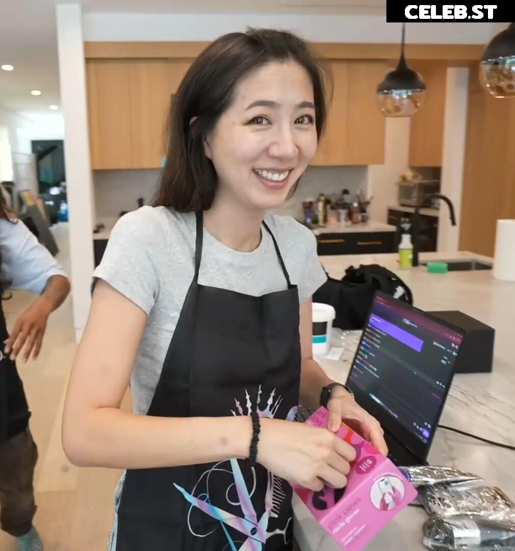 Fuslie (Leslie) Image 24237140