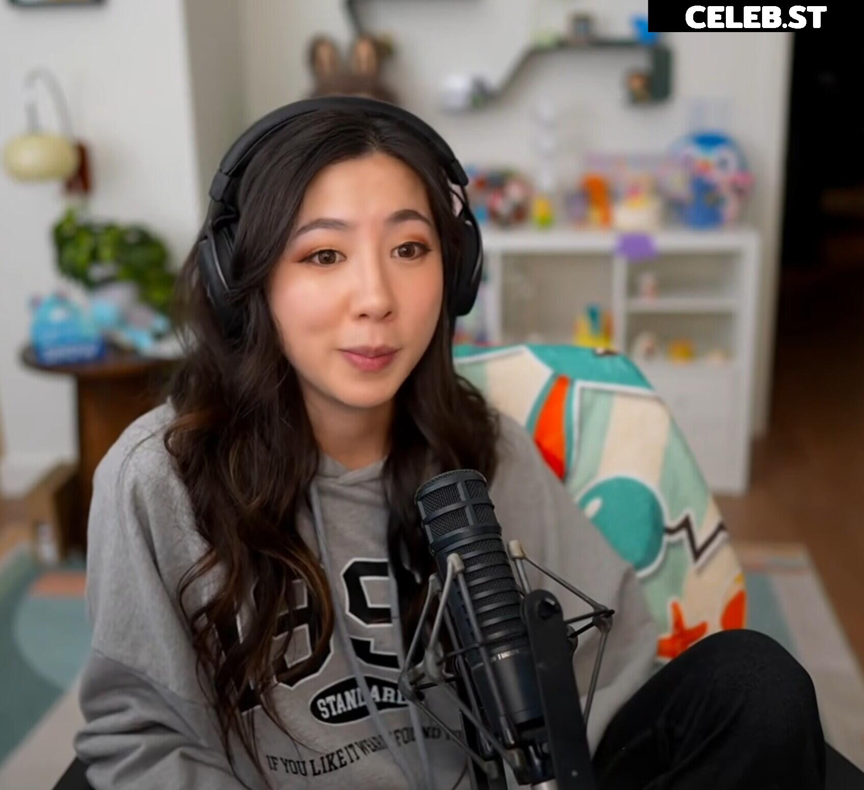 Fuslie (Leslie) Image 24237399