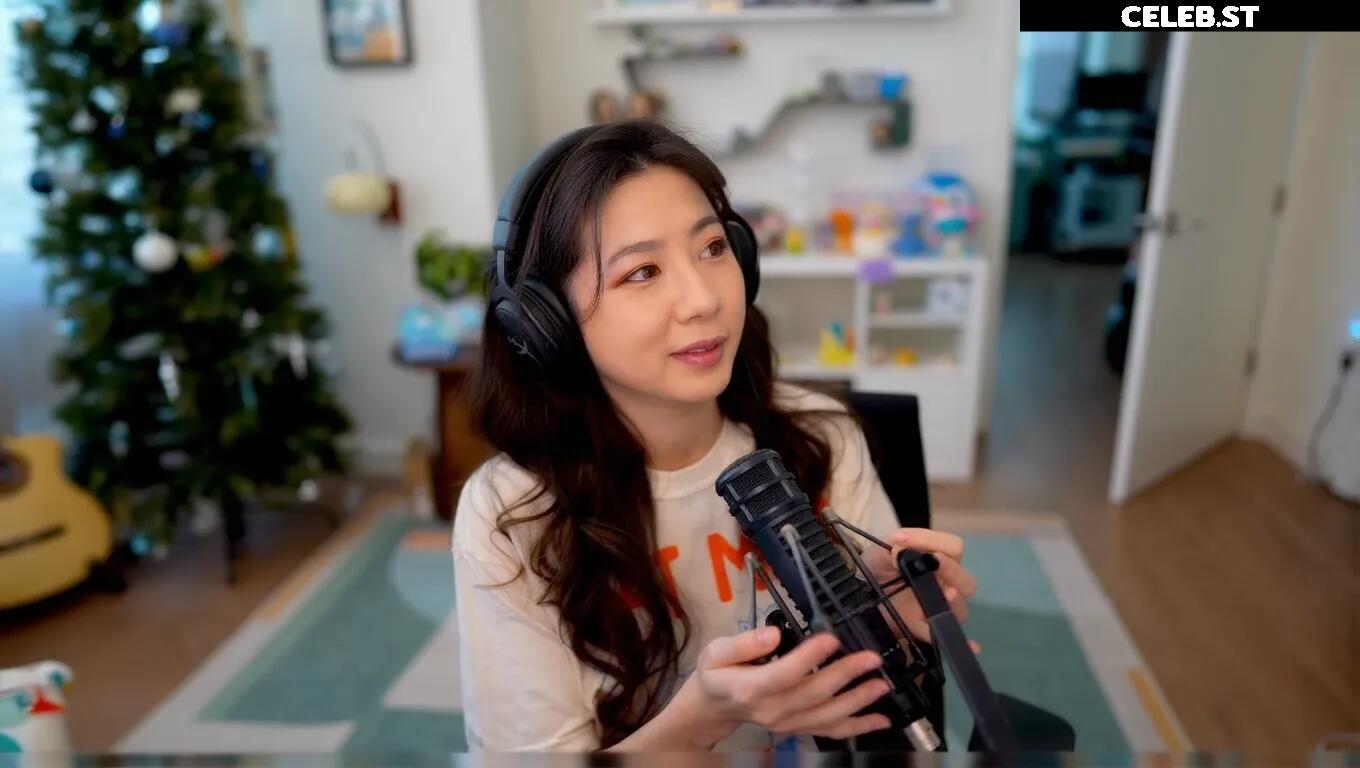 Fuslie (Leslie) Image 24237380