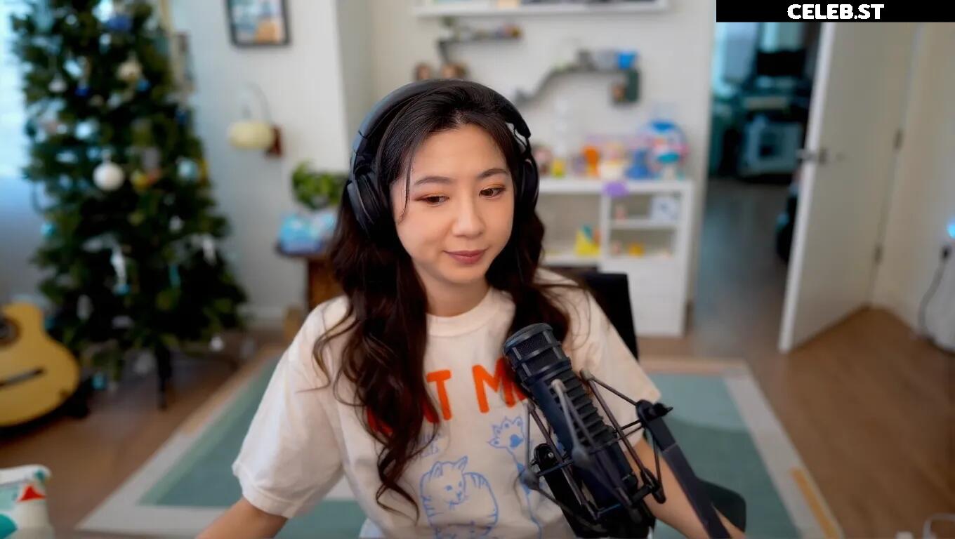 Fuslie (Leslie) Image 24237384