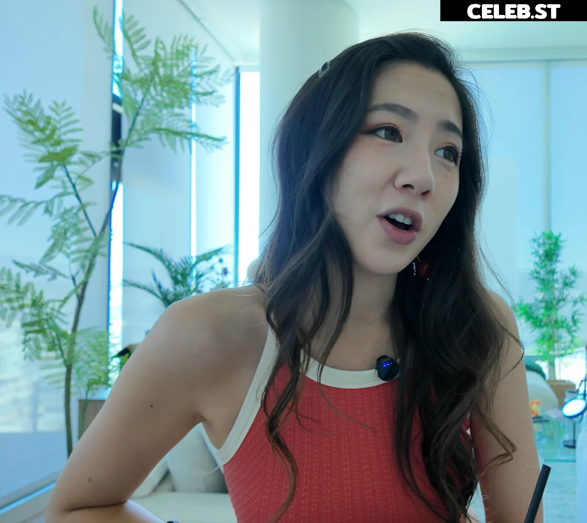 Fuslie (Leslie) Image 24237313