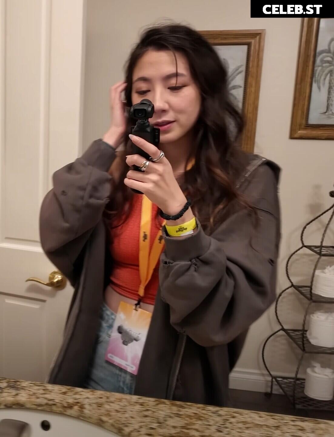 Fuslie (Leslie) Image 24237307