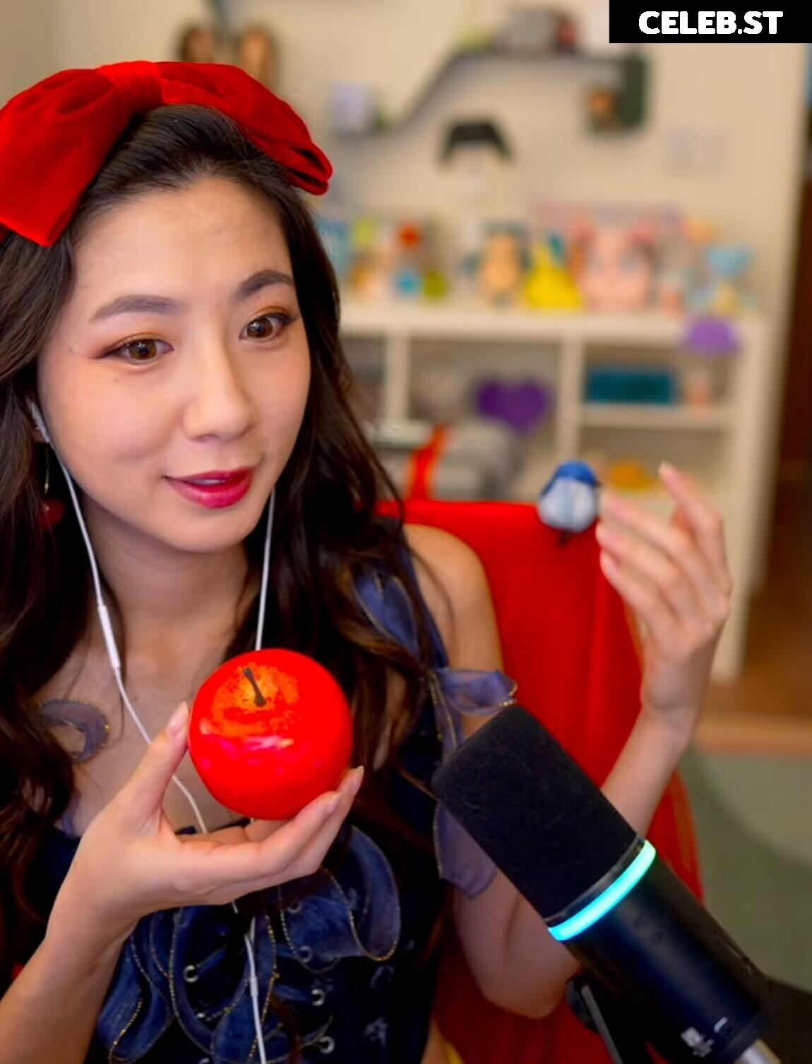 Fuslie (Leslie) Image 24237334