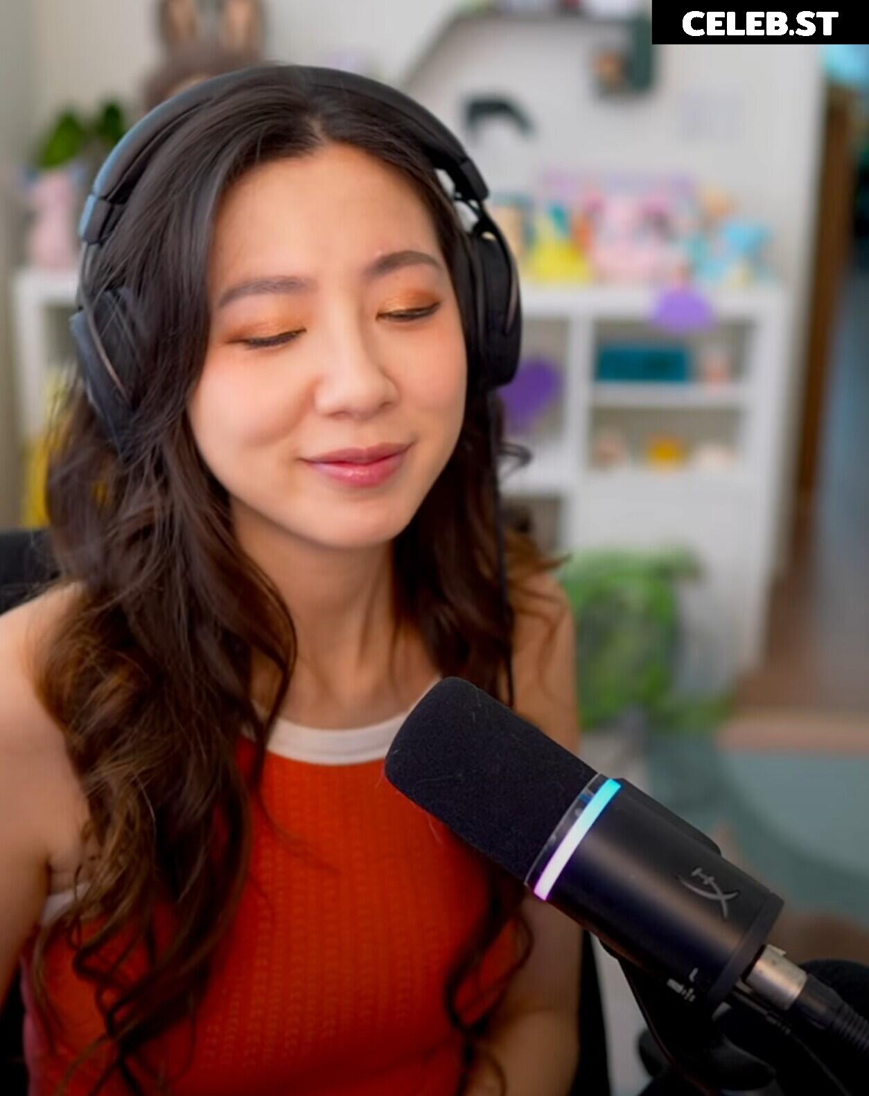 Fuslie (Leslie) Image 24237339