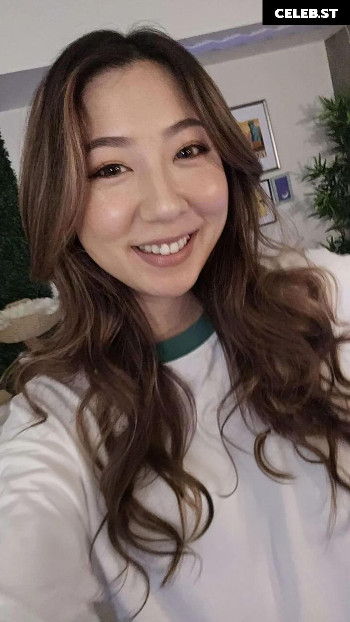 Fuslie (Leslie) Image 24237363