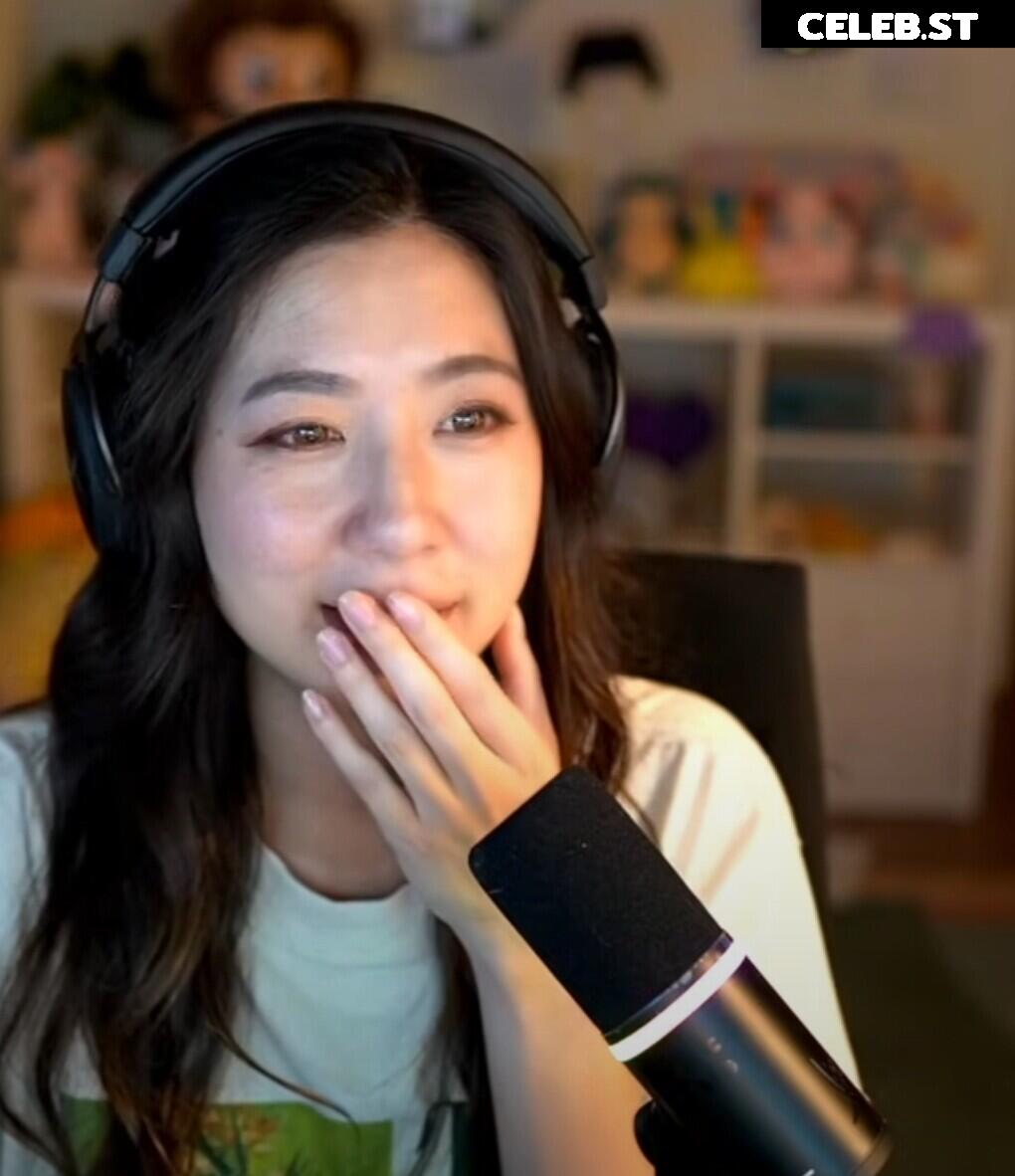 Fuslie (Leslie) Image 24237283