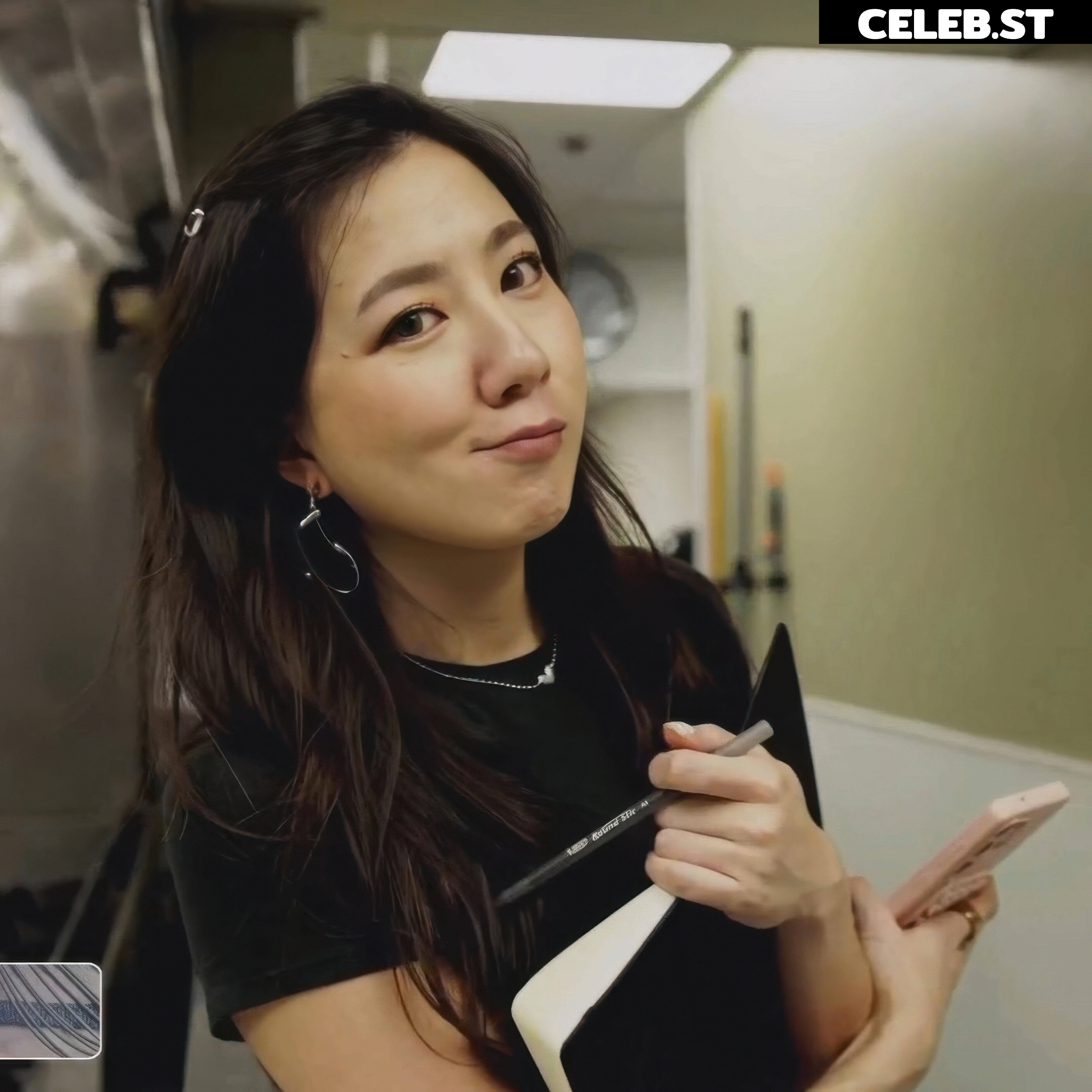 Fuslie (Leslie) Image 24237219