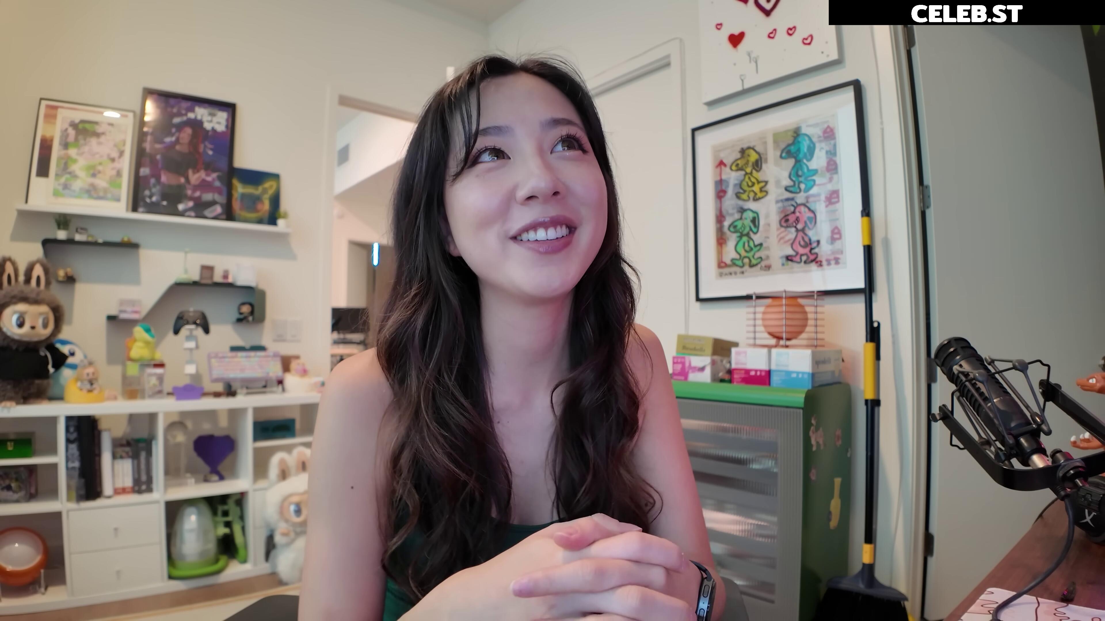 Fuslie (Leslie) Image 24237252