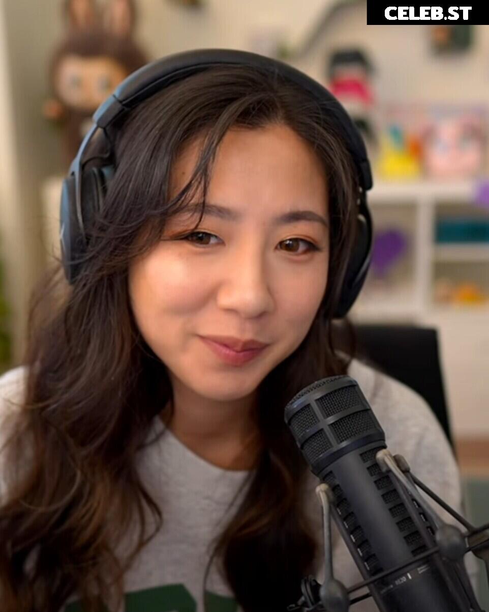 Fuslie (Leslie) Image 24237258