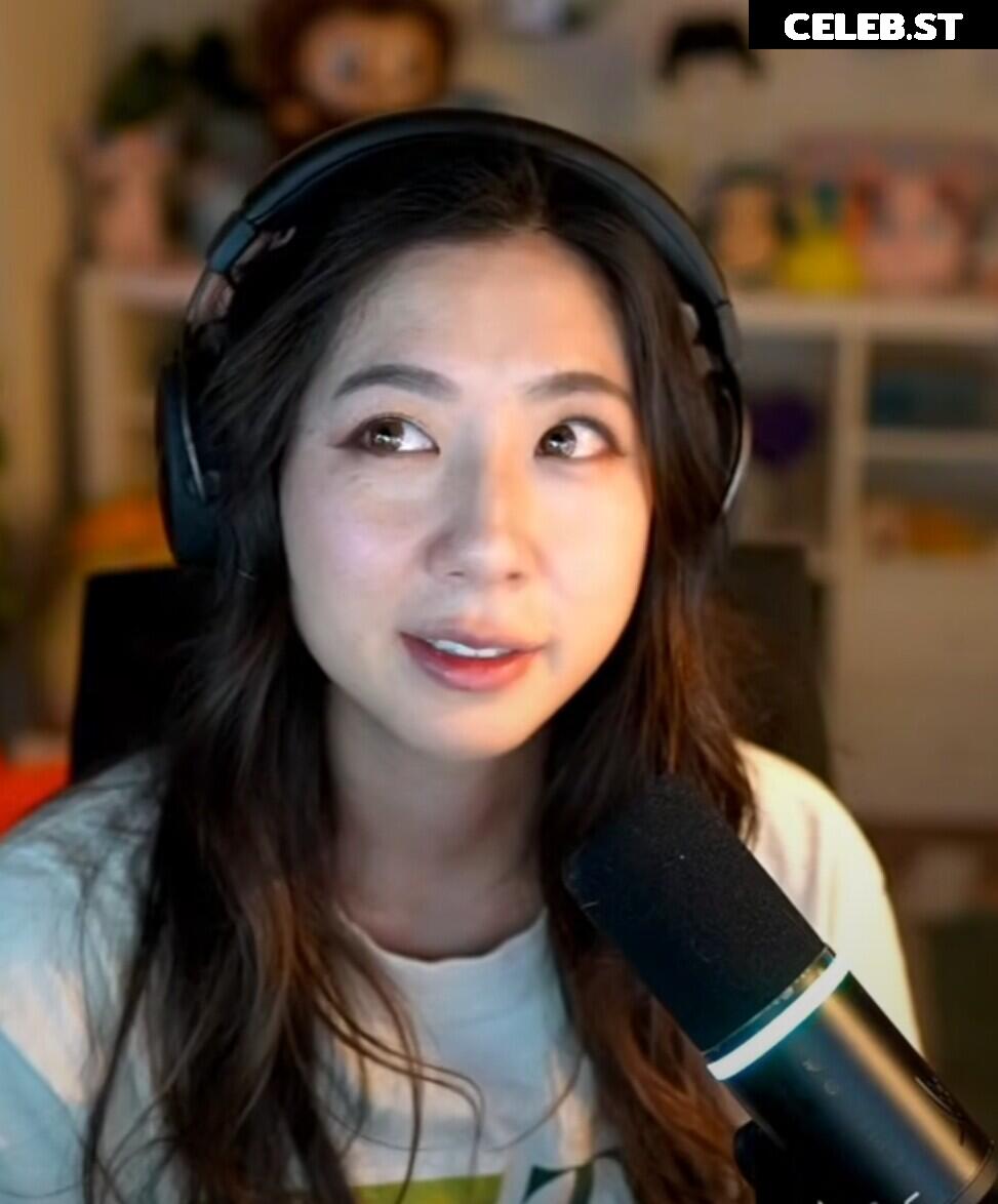 Fuslie (Leslie) Image 24237273