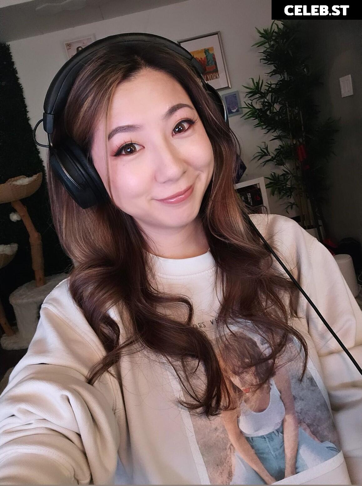 Fuslie (Leslie) Image 24236994