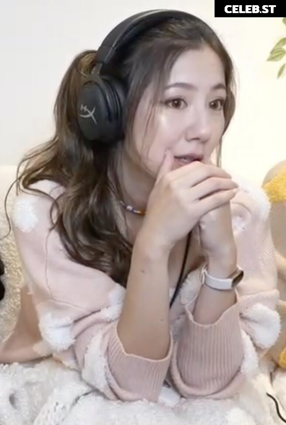 Fuslie (Leslie) Image 24236917