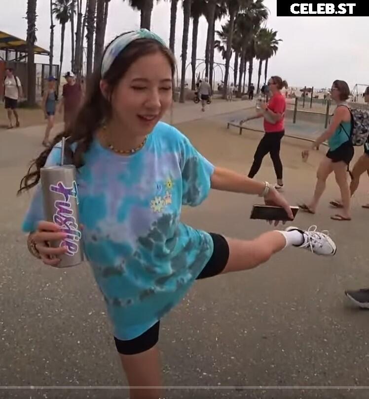Fuslie (Leslie) Image 24236933