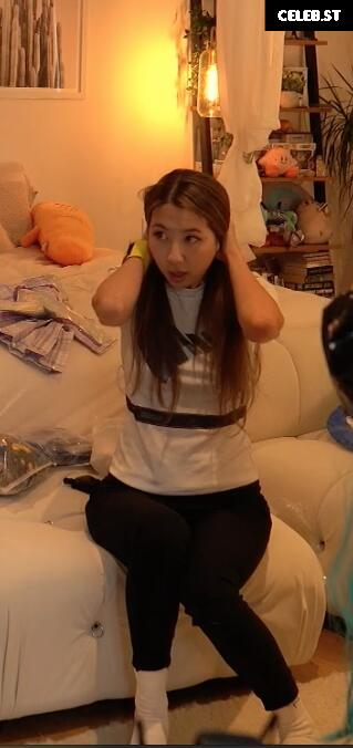 Fuslie (Leslie) Image 24236954