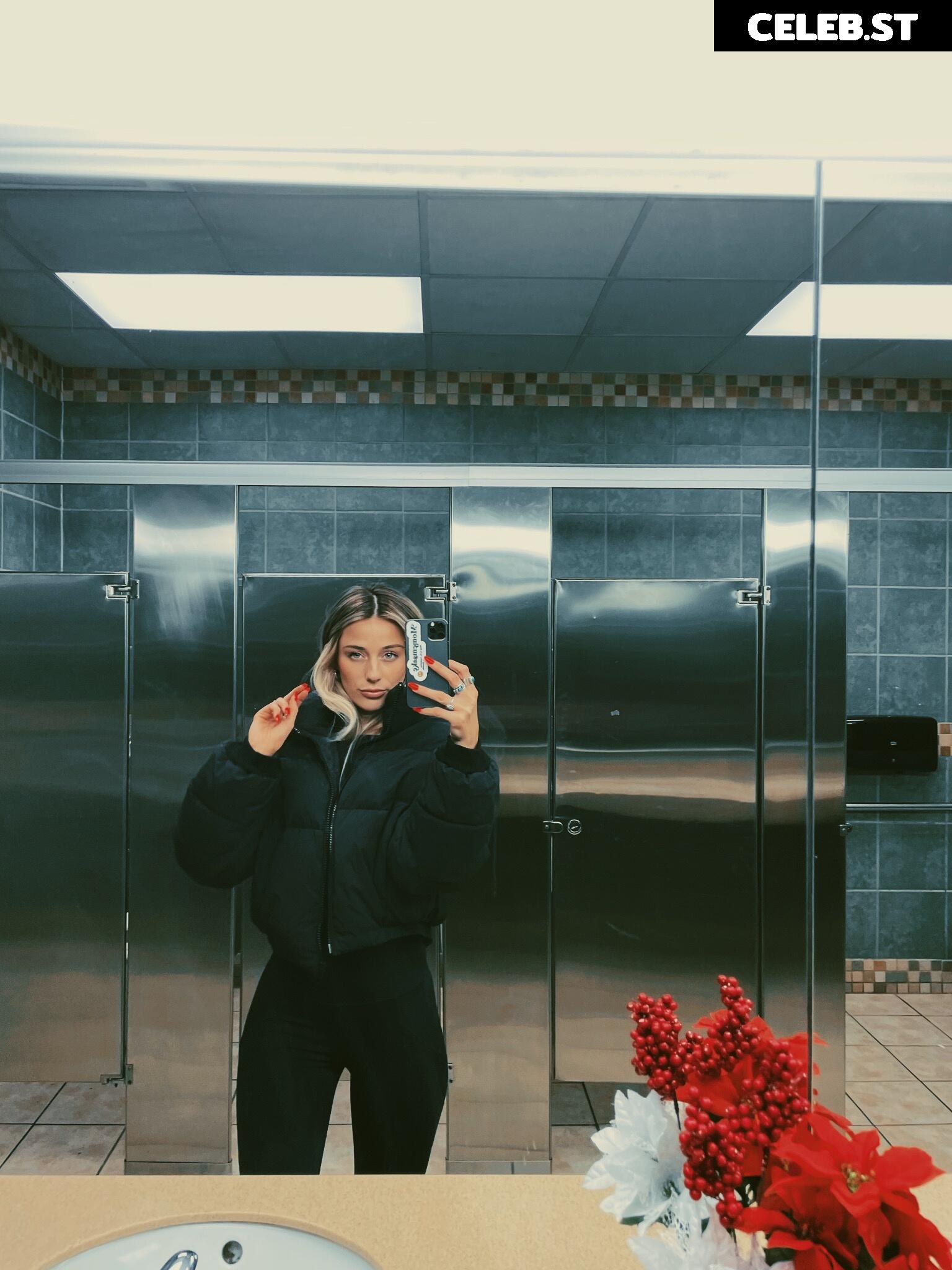 hadelinemope / Maddie Hope Image 24284958
