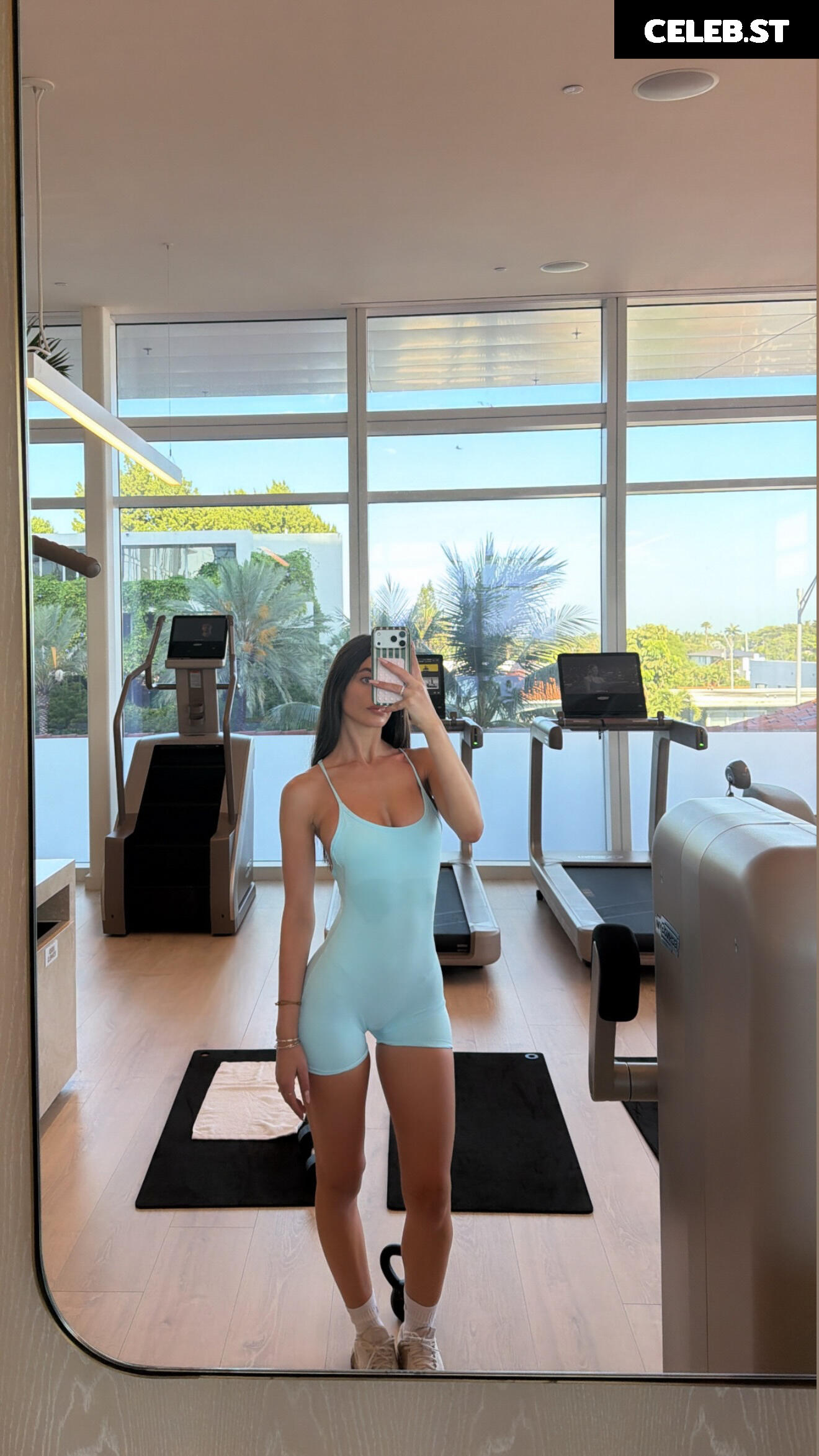 Yael Shelbia Image 24283343