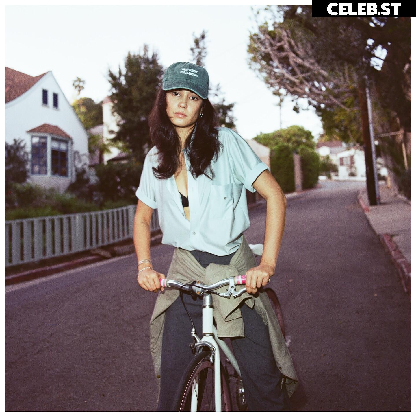 Courtney Eaton Image 24123707