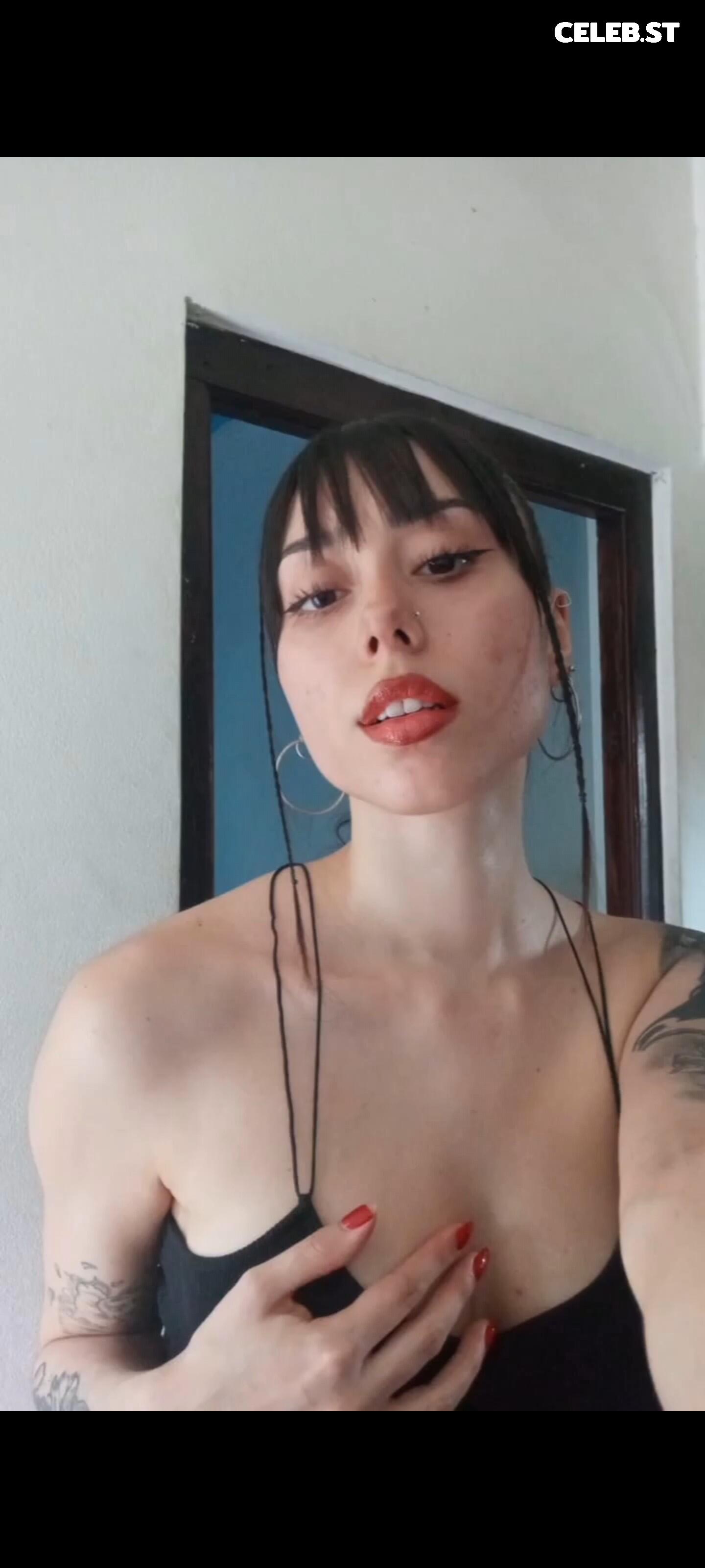 Hotperson222 / Jasmine Image 24122496