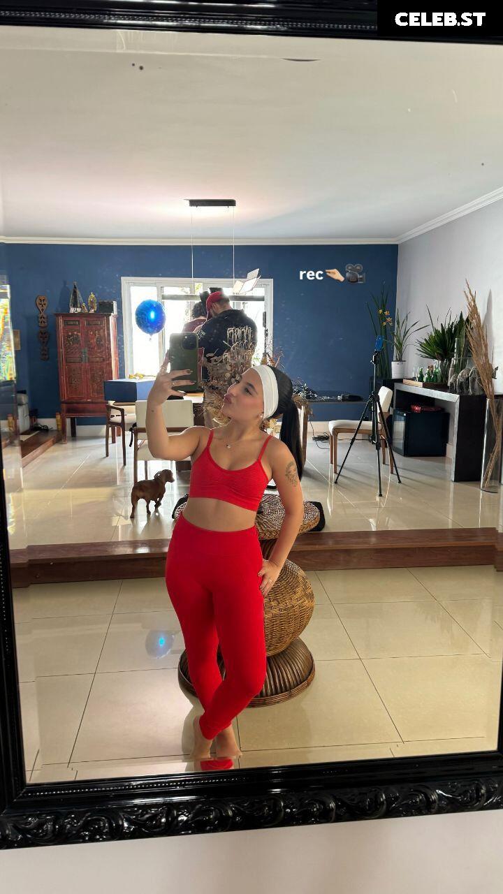 Taby Carvalho Image 24133341