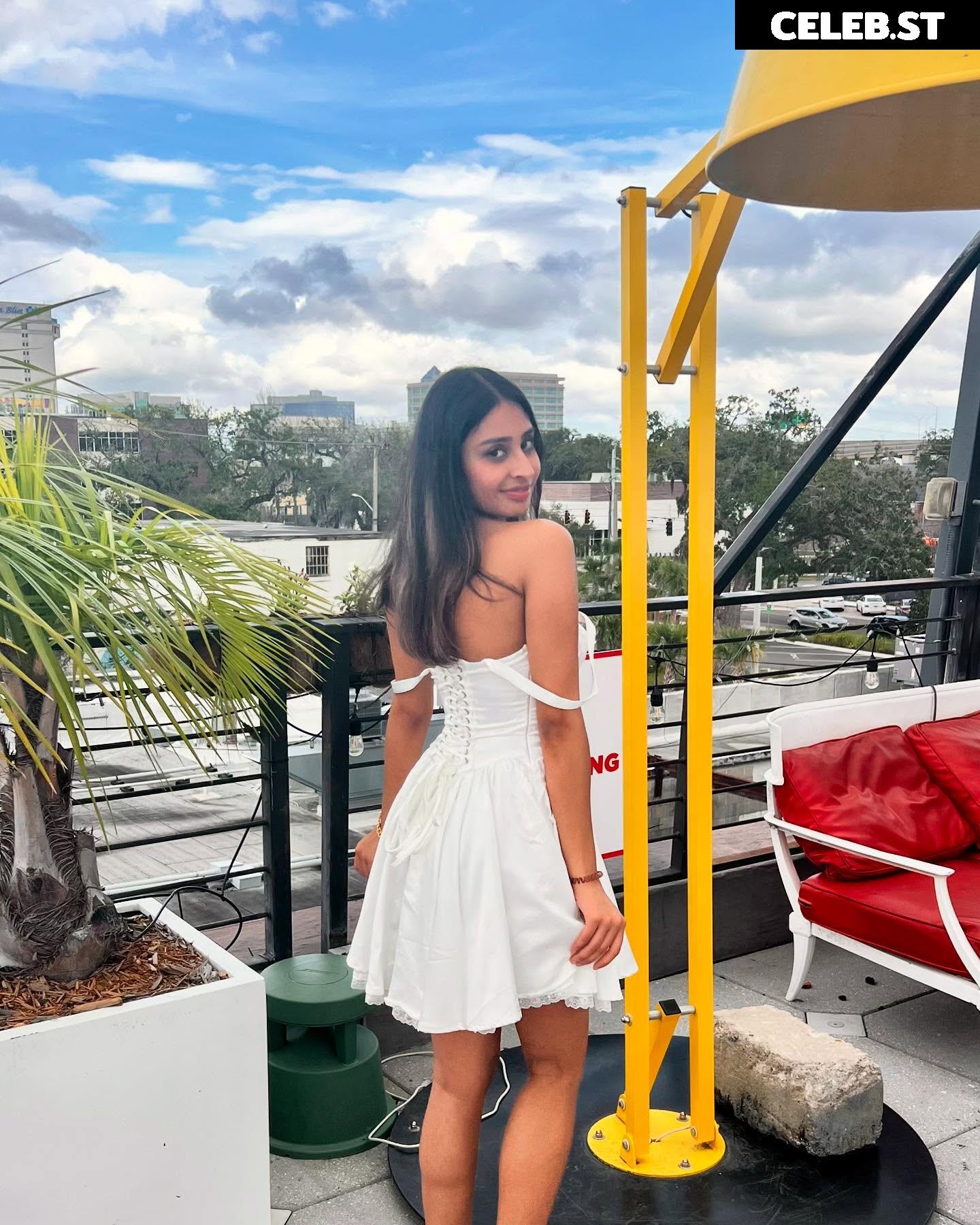 Vishakha Bhanot | vishakhaaa15 | Image 24104225