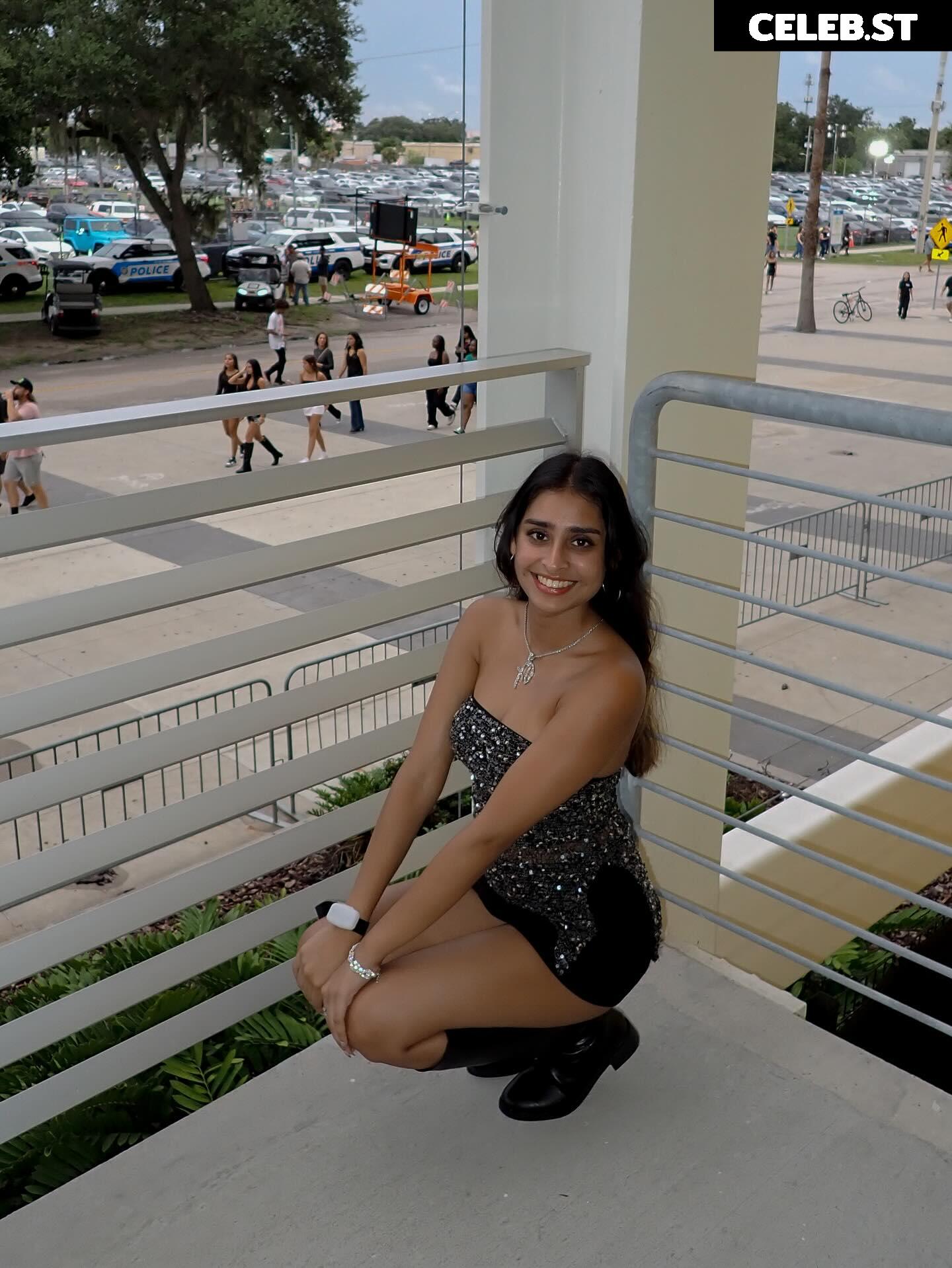 Vishakha Bhanot | vishakhaaa15 | Image 24104215