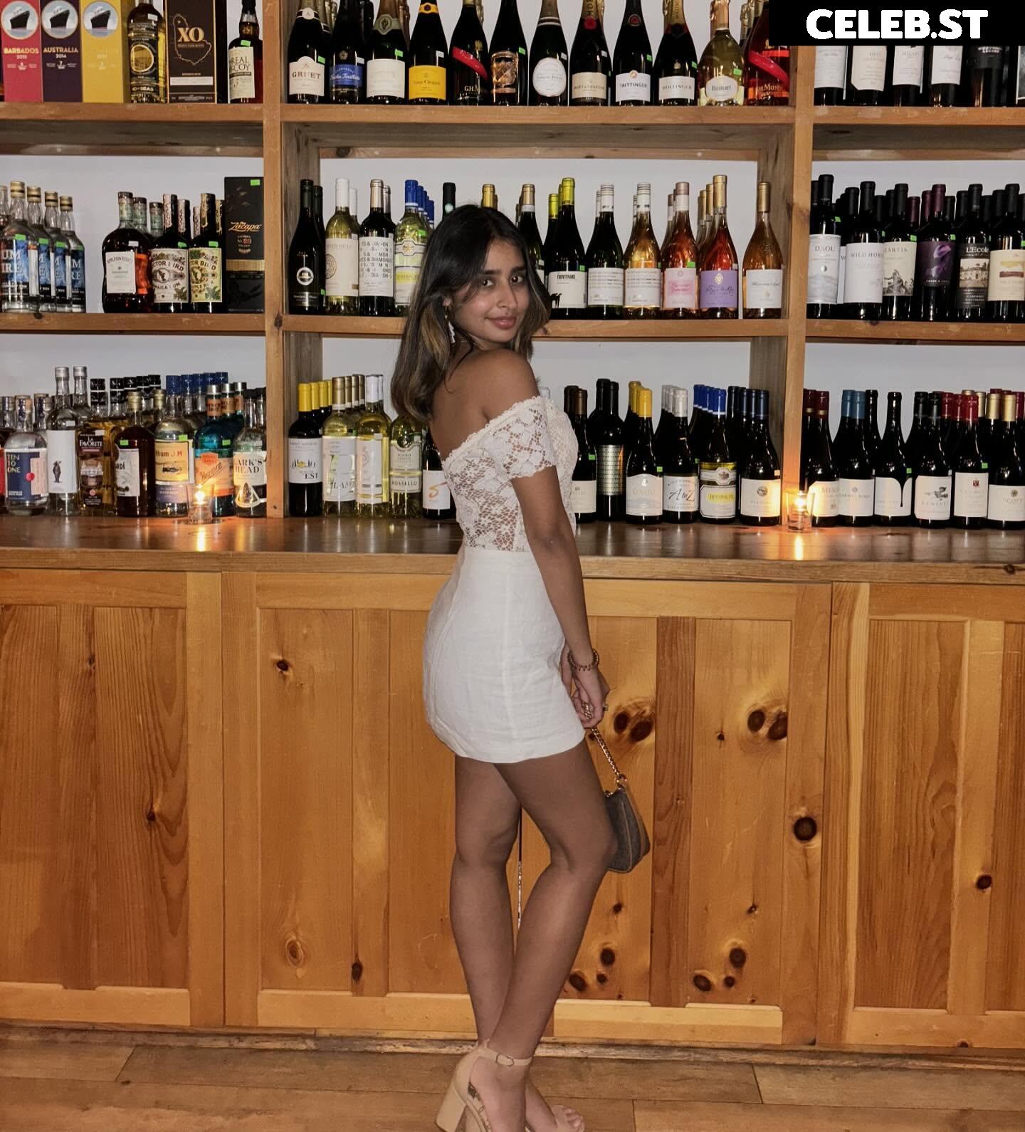 Vishakha Bhanot | vishakhaaa15 | Image 24104240