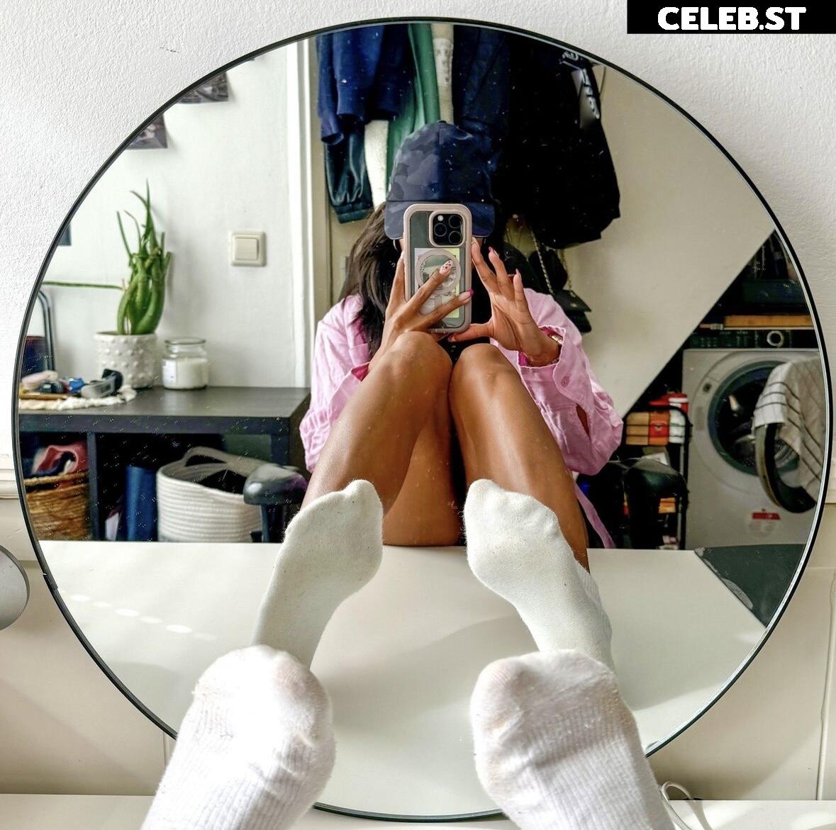 Isabela.Stillsinning Image 2405791