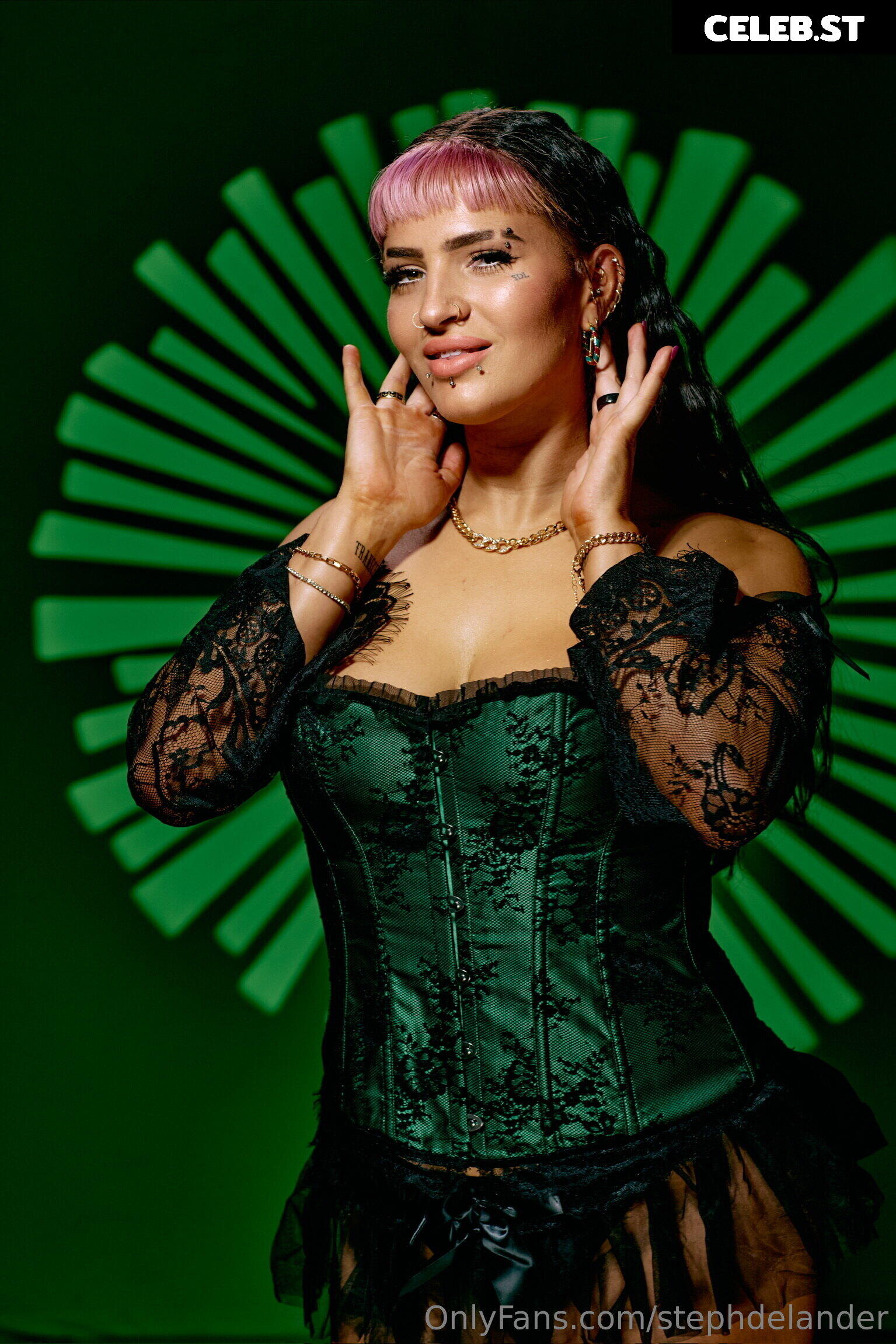 Steph De Lander/Persia Pirotta Image 24064170