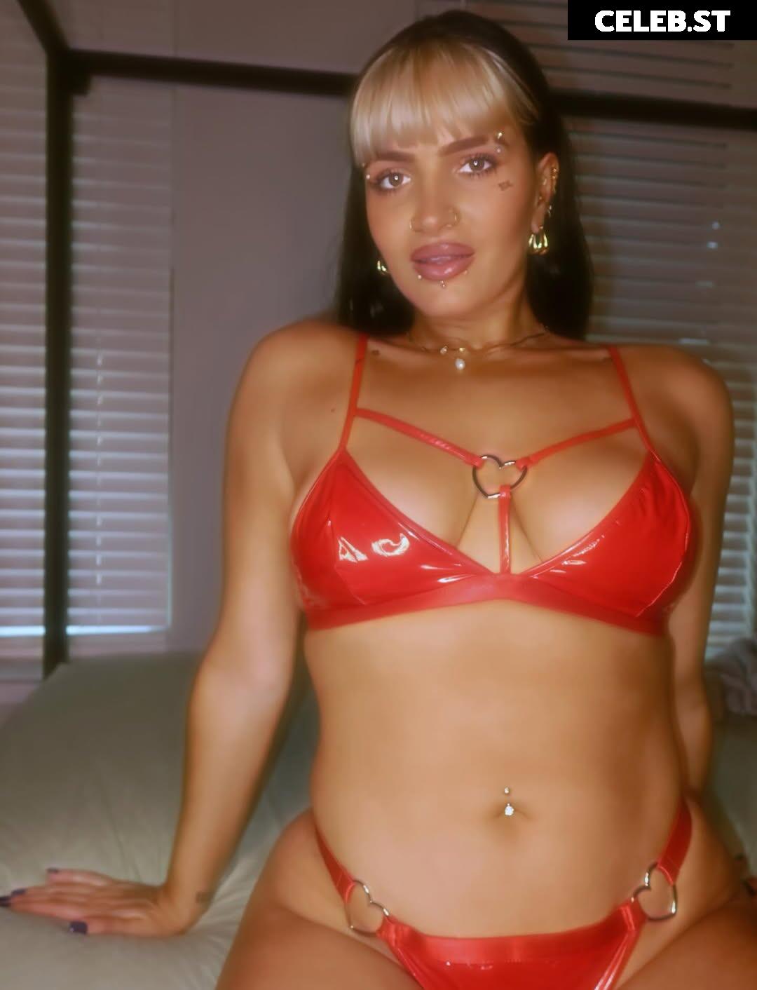 Steph De Lander/Persia Pirotta Image 24064303