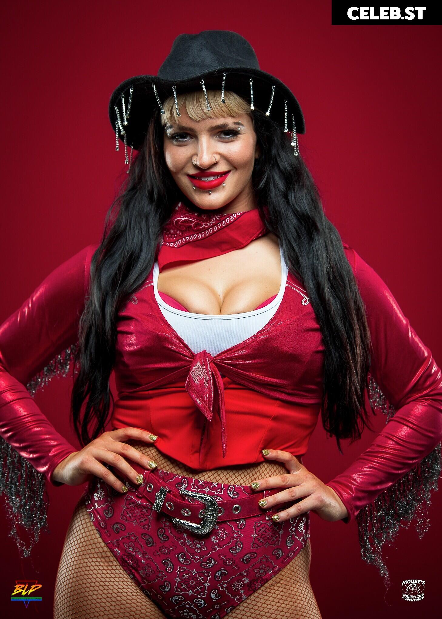 Steph De Lander/Persia Pirotta Image 24064243
