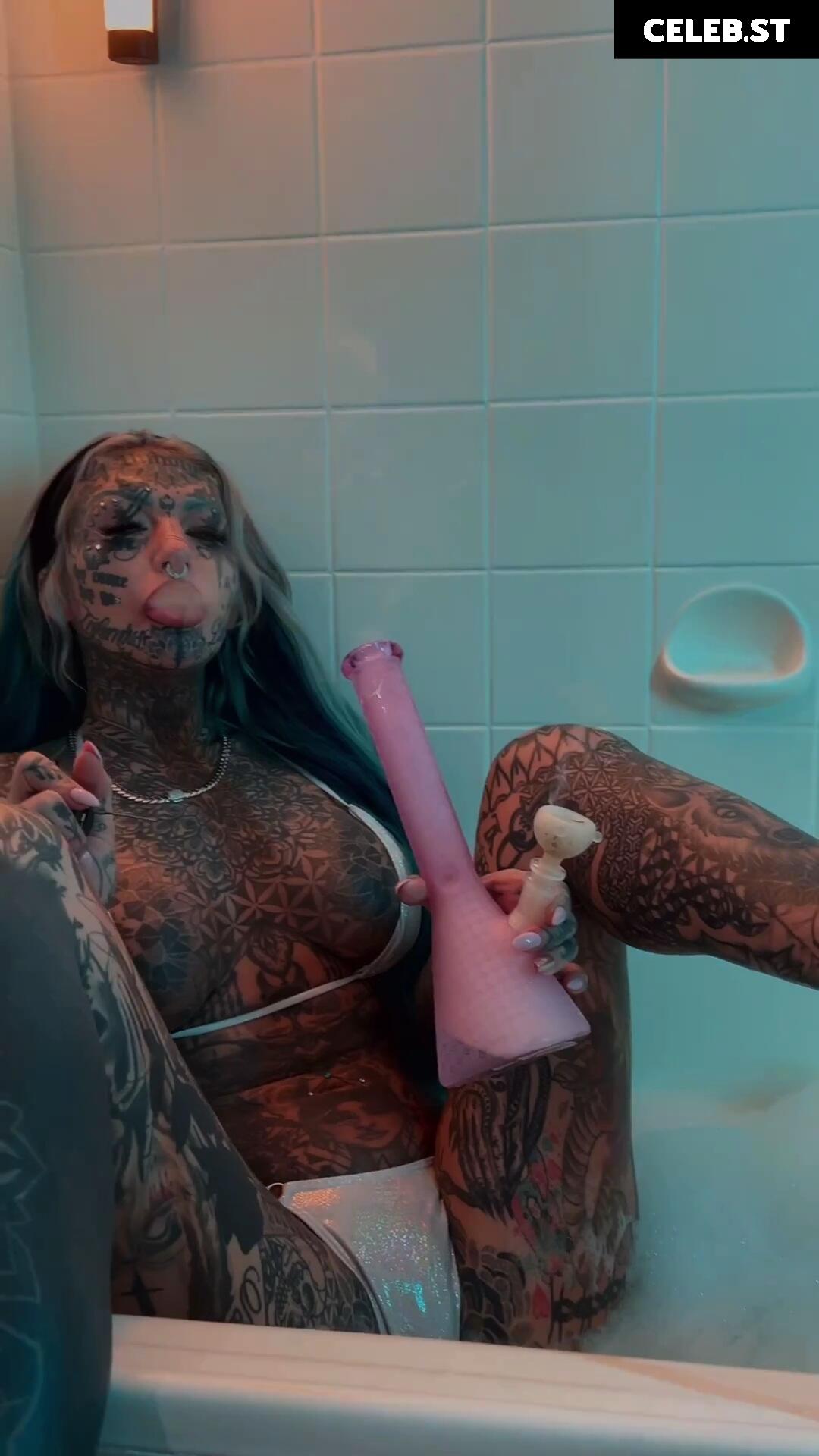 Amber Luke Image 2401042