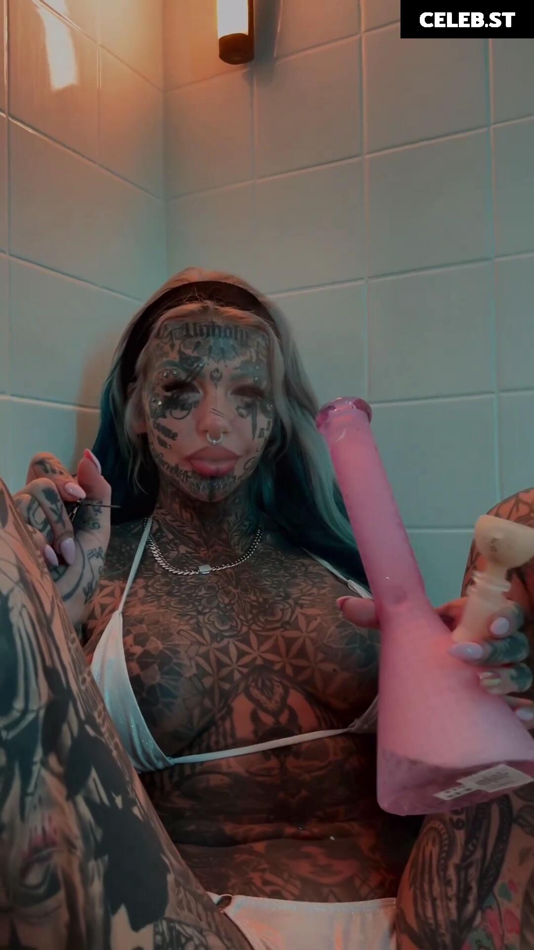 Amber Luke Image 2400996