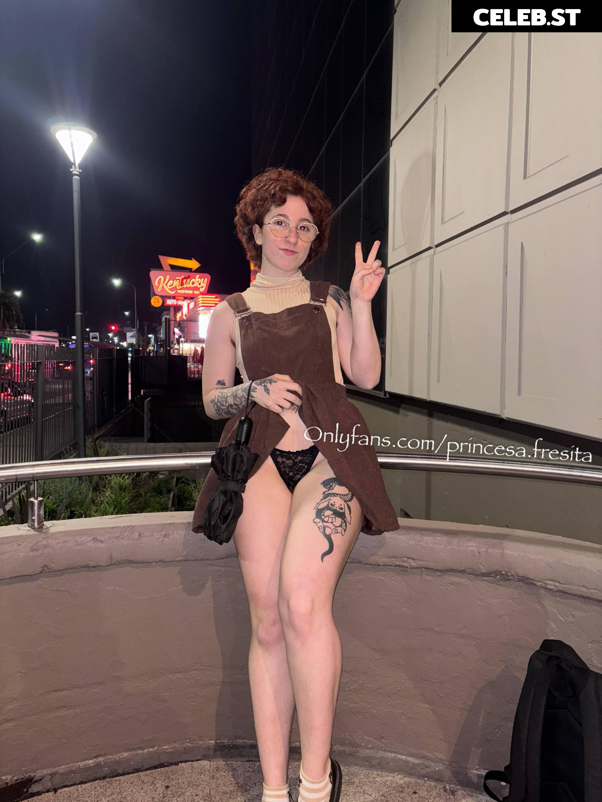 Petite_Rousse Image 24092908