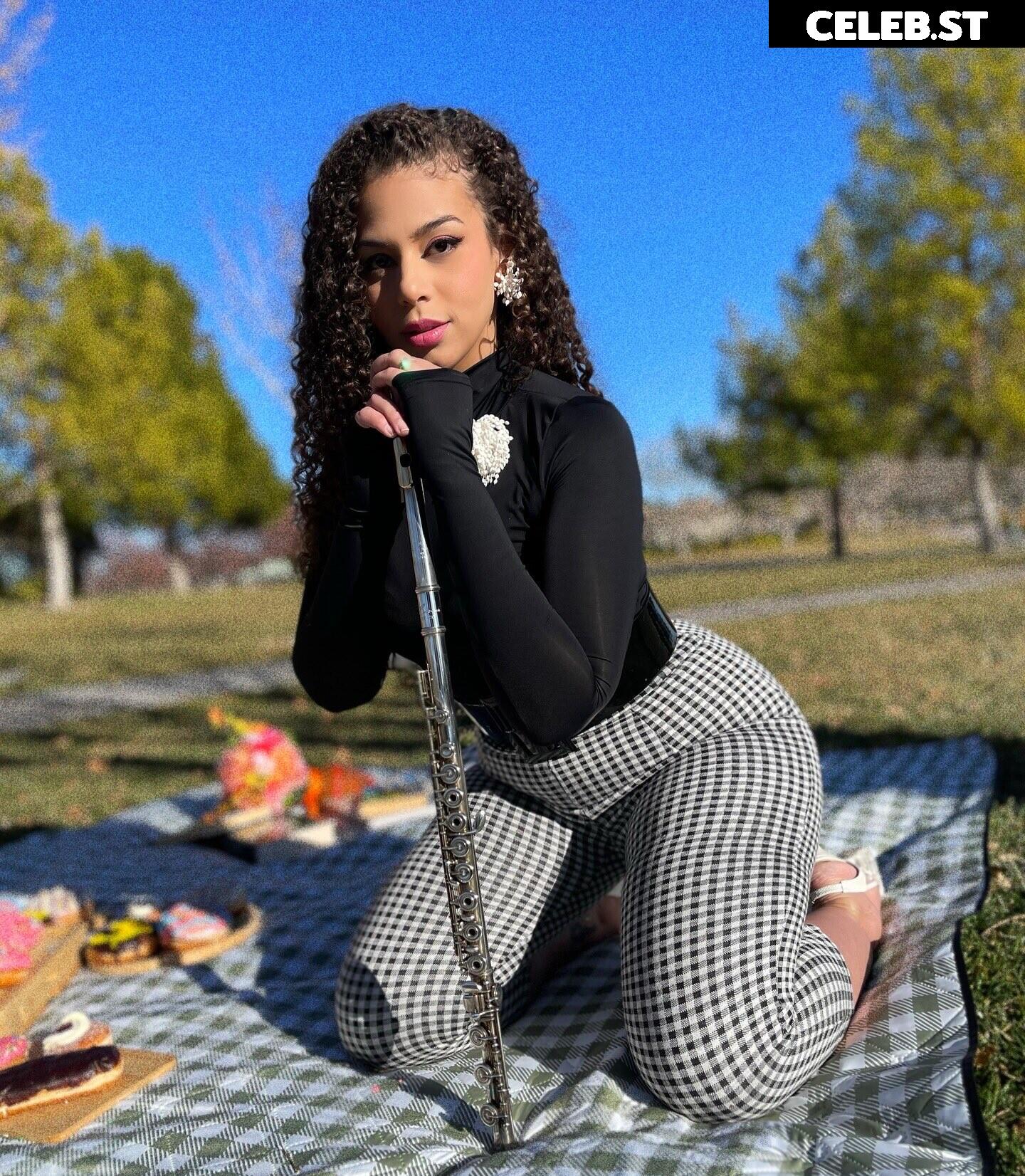 Samantha Irvin - WWE Image 24081013