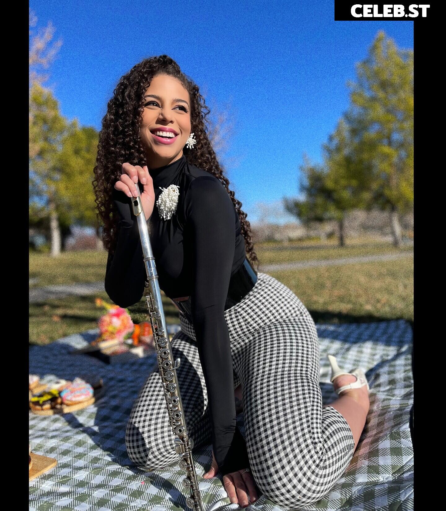Samantha Irvin - WWE Image 24081017