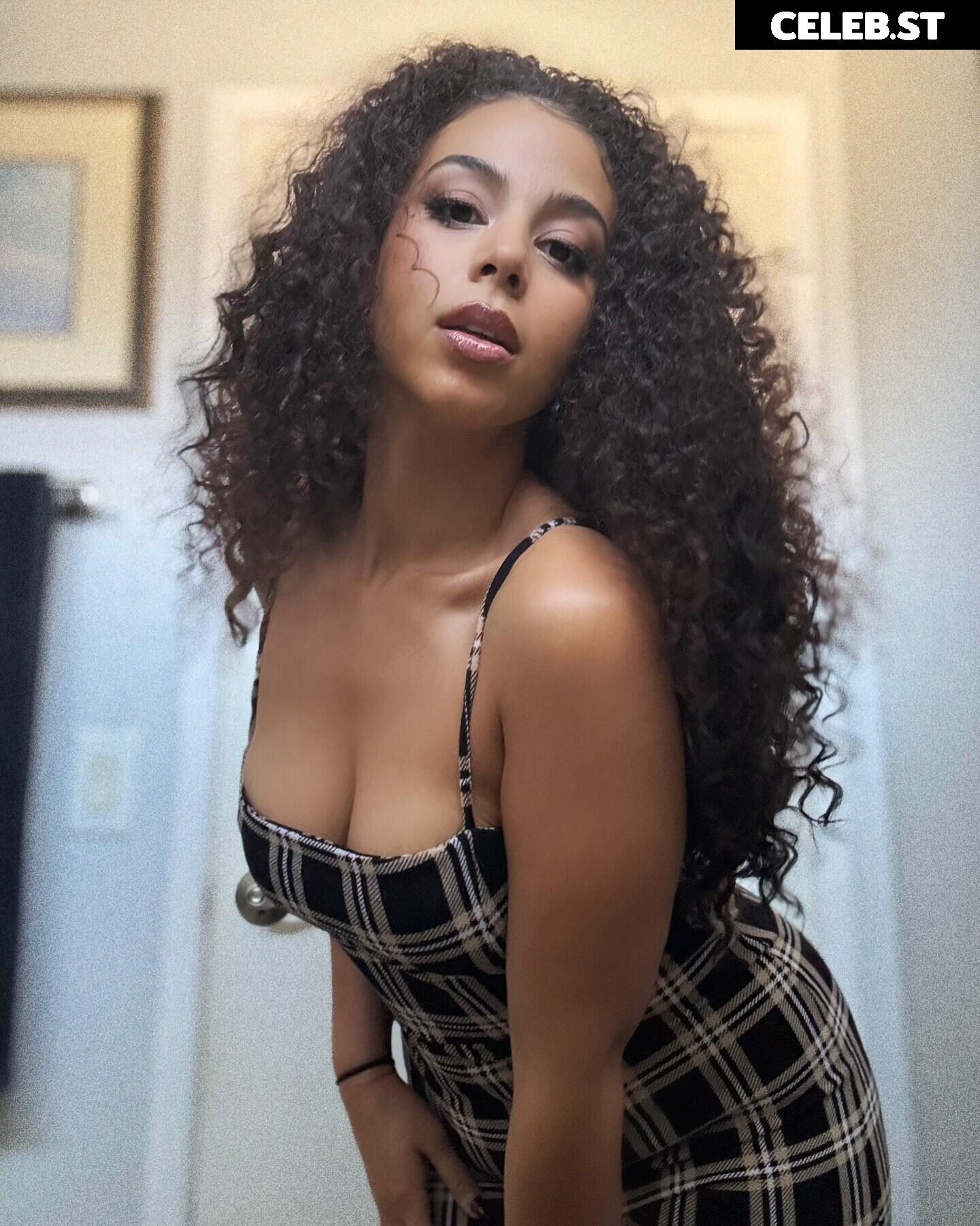 Samantha Irvin - WWE Image 24081018