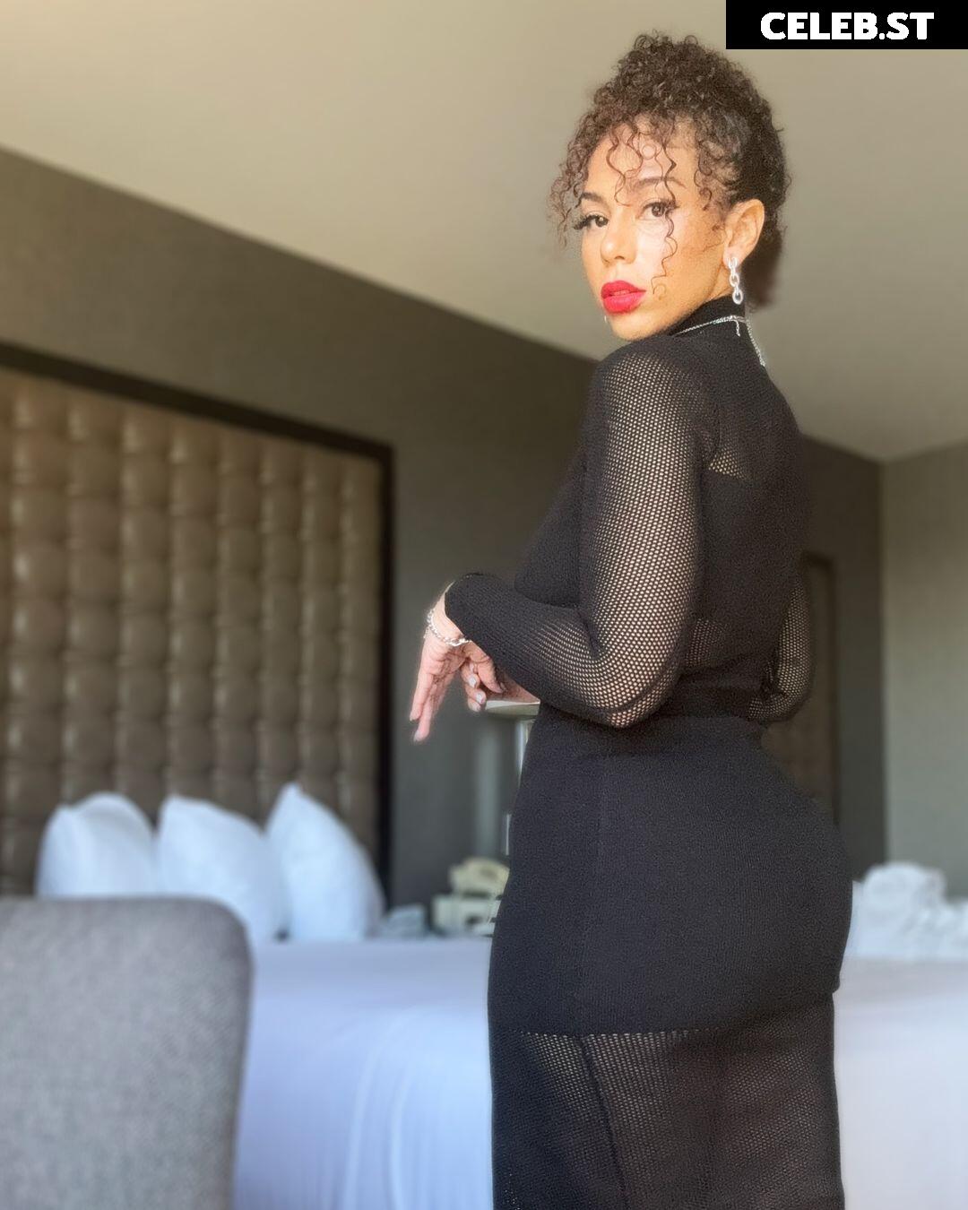 Samantha Irvin - WWE Image 24080993