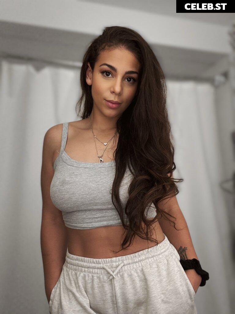 Samantha Irvin - WWE Image 24080990