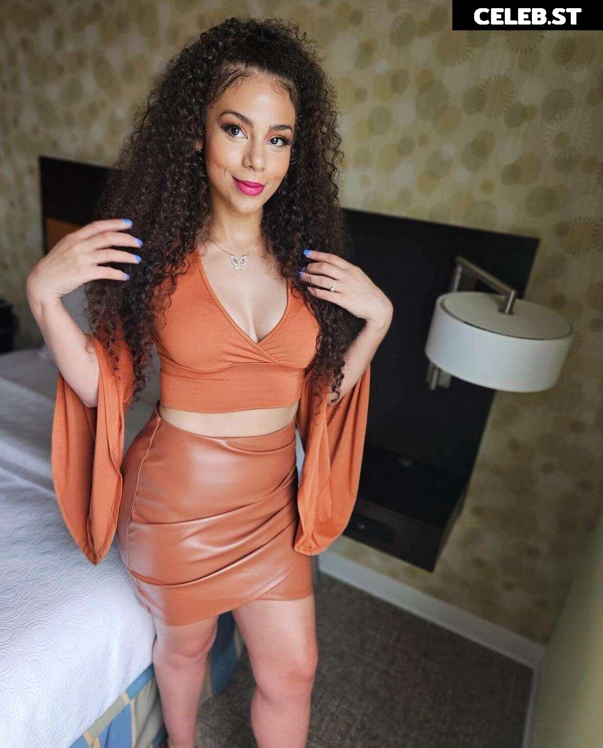 Samantha Irvin - WWE Image 24080968