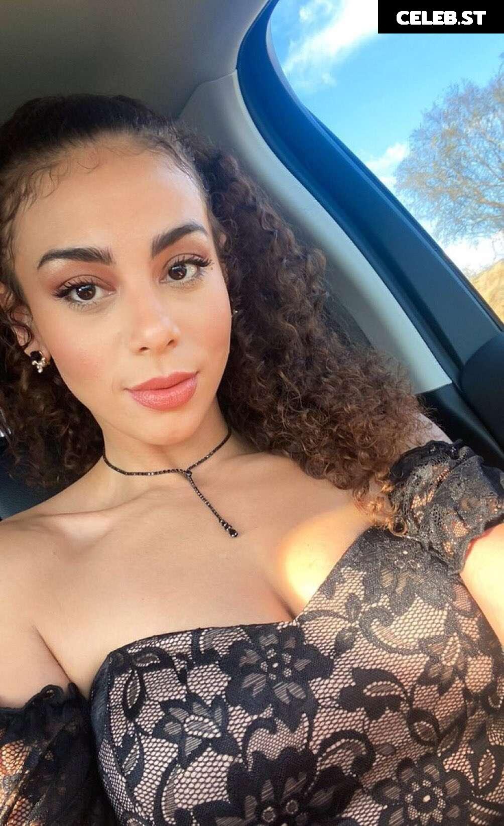 Samantha Irvin - WWE Image 24080952