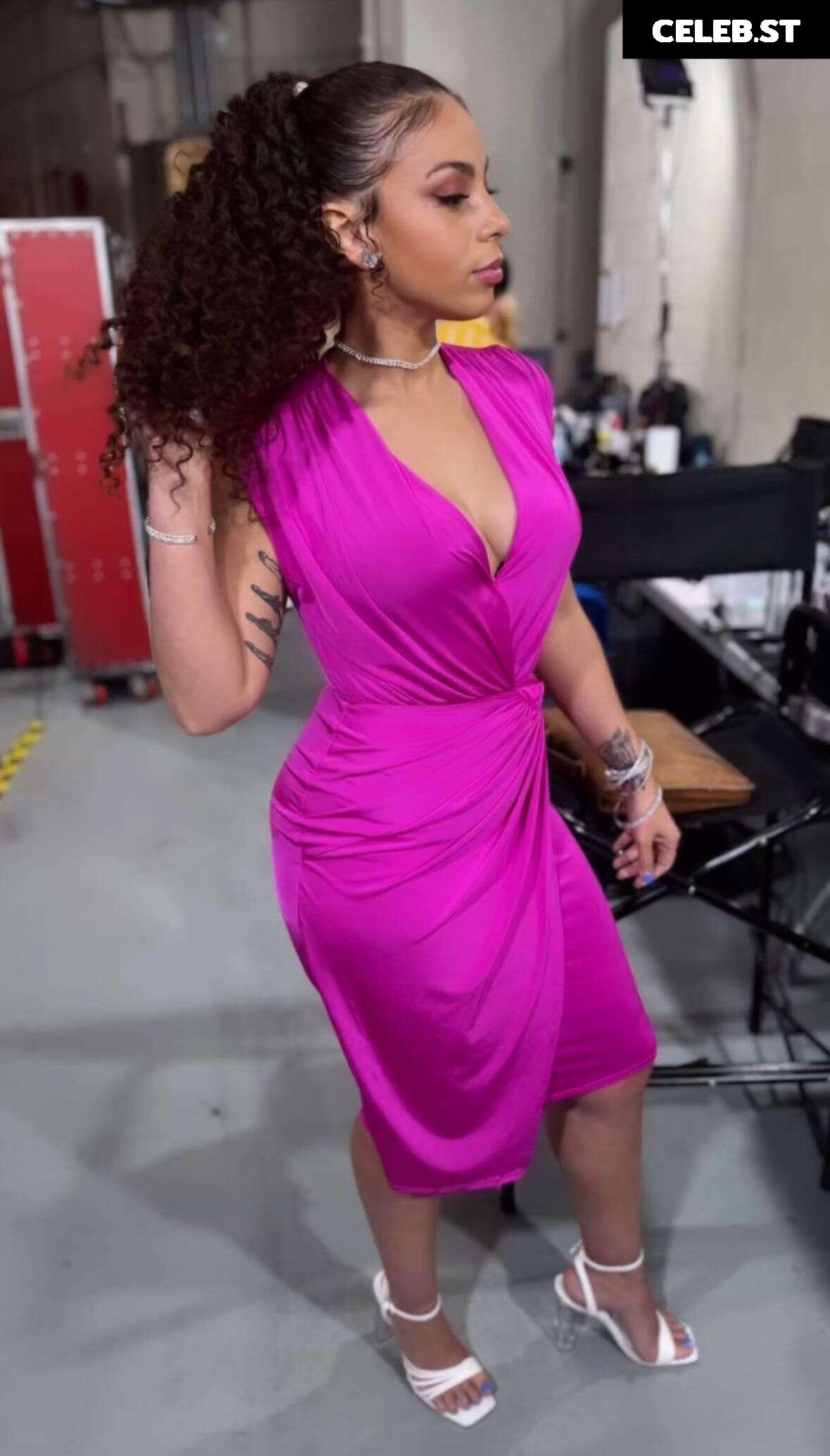 Samantha Irvin - WWE Image 24080954