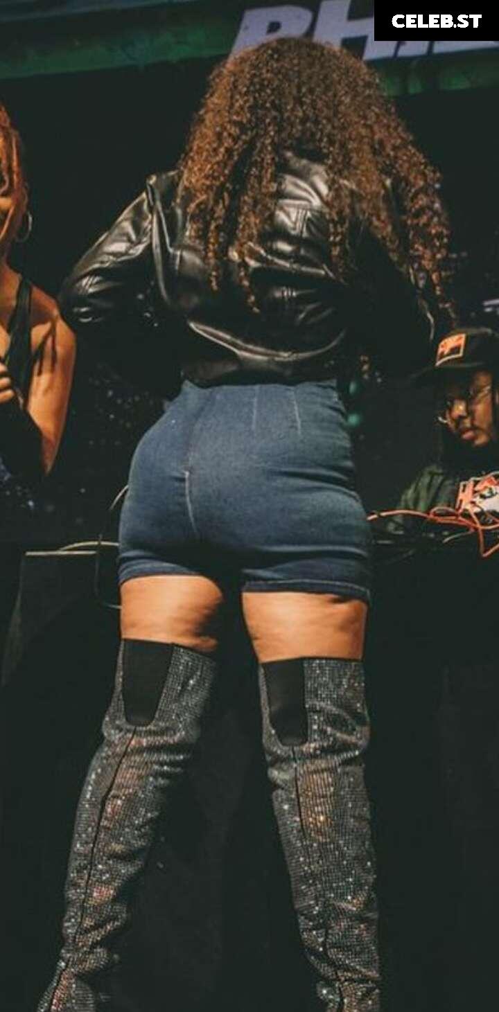 Samantha Irvin - WWE Image 24080945