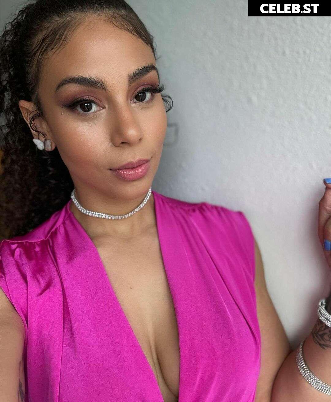 Samantha Irvin - WWE Image 24080949