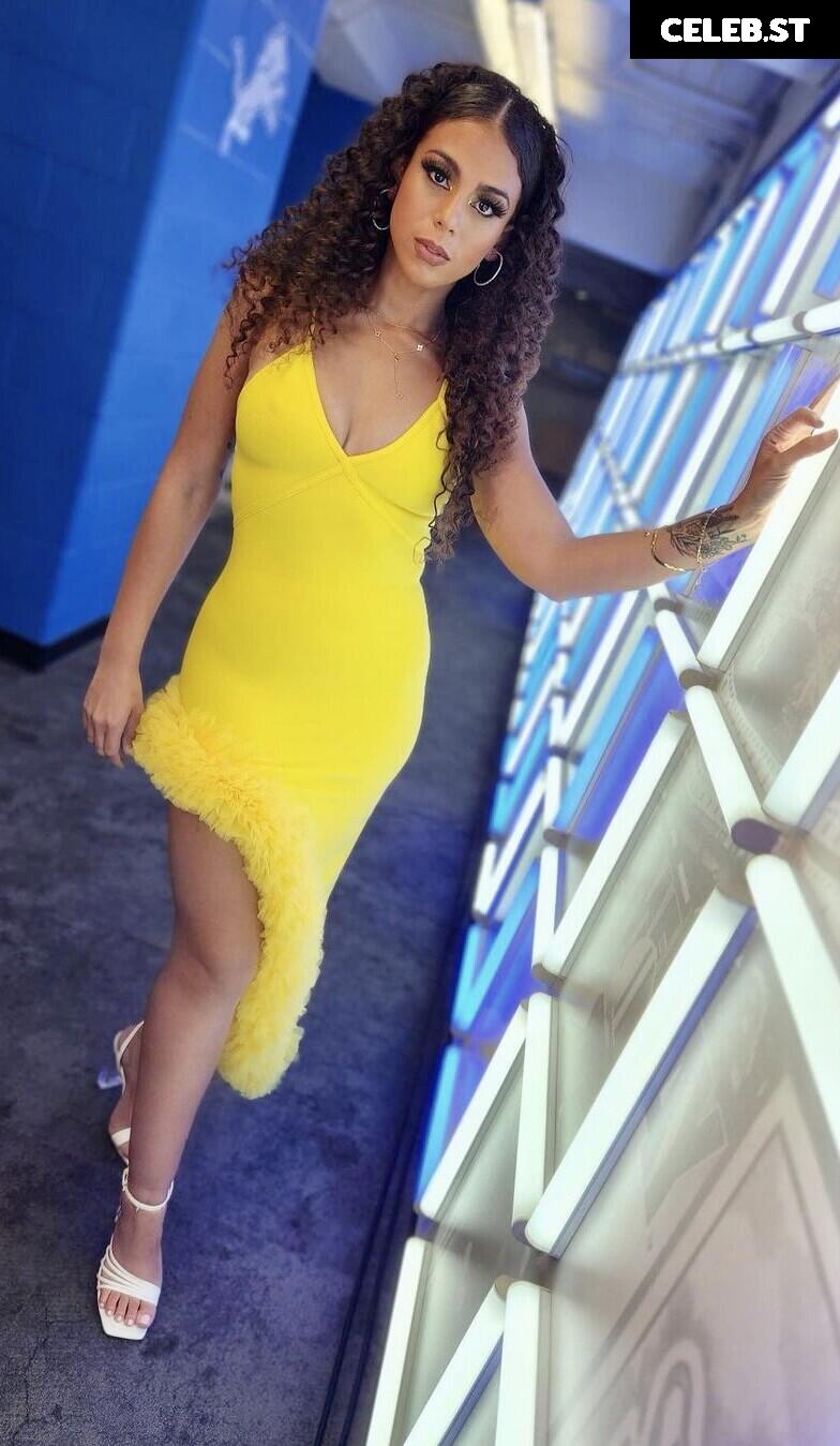 Samantha Irvin - WWE Image 24080845