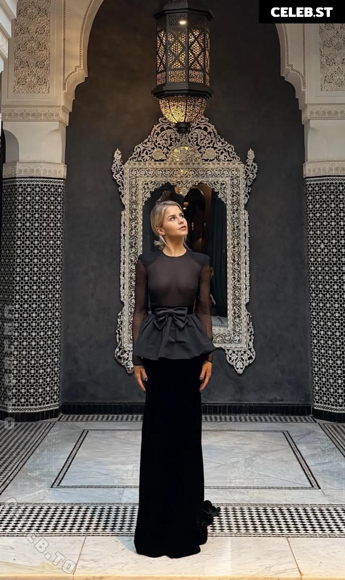 Caro Daur Image 25945048