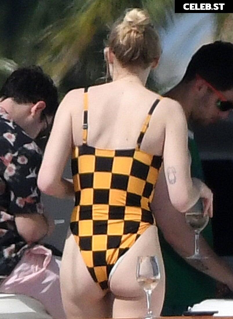Sophie Turner Image 25927439