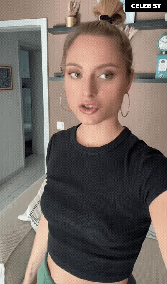 Alina Khani Image 25904125